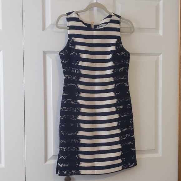 Eliza J Dresses & Skirts - Stunning sz 4 dress. EUC.